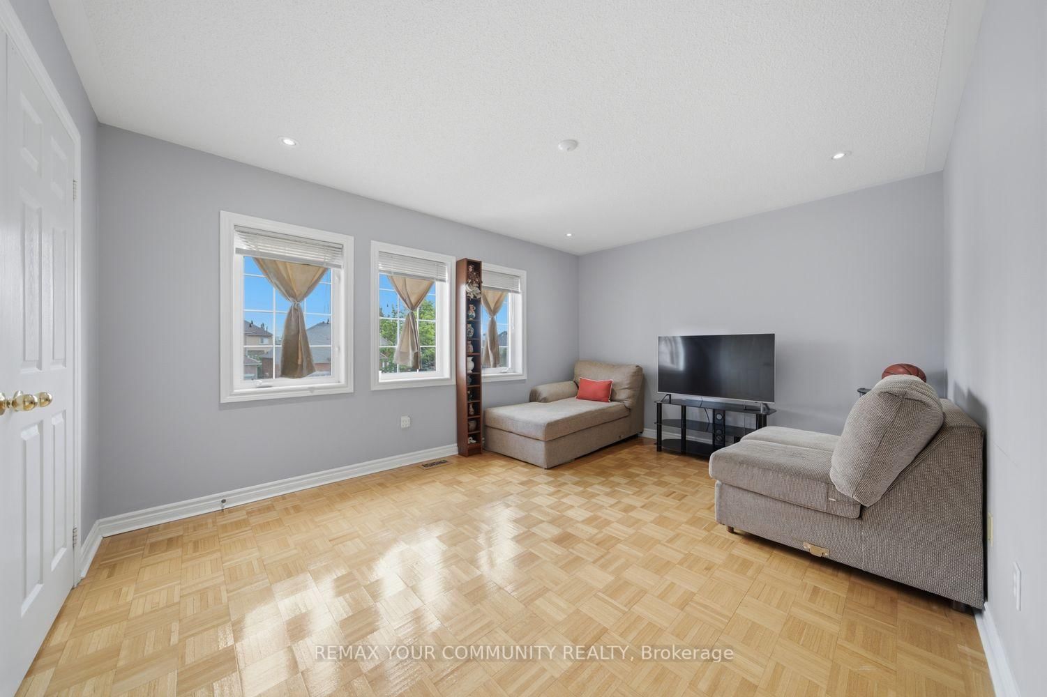 10 St Clare Boulevard • Vaughan, ON photo 32