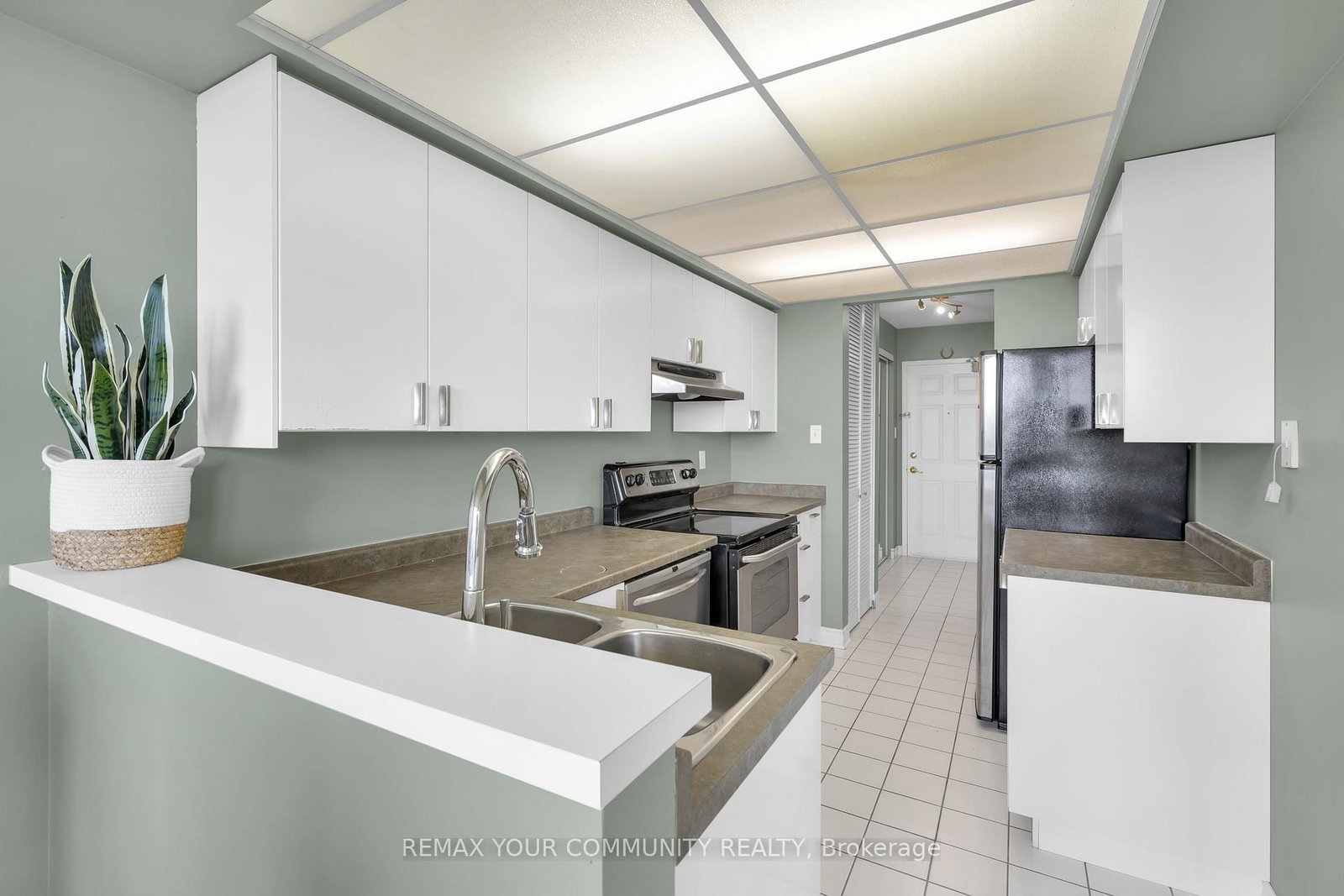 175 Cedar Avenue • #913 • Richmond Hill, ON photo 8