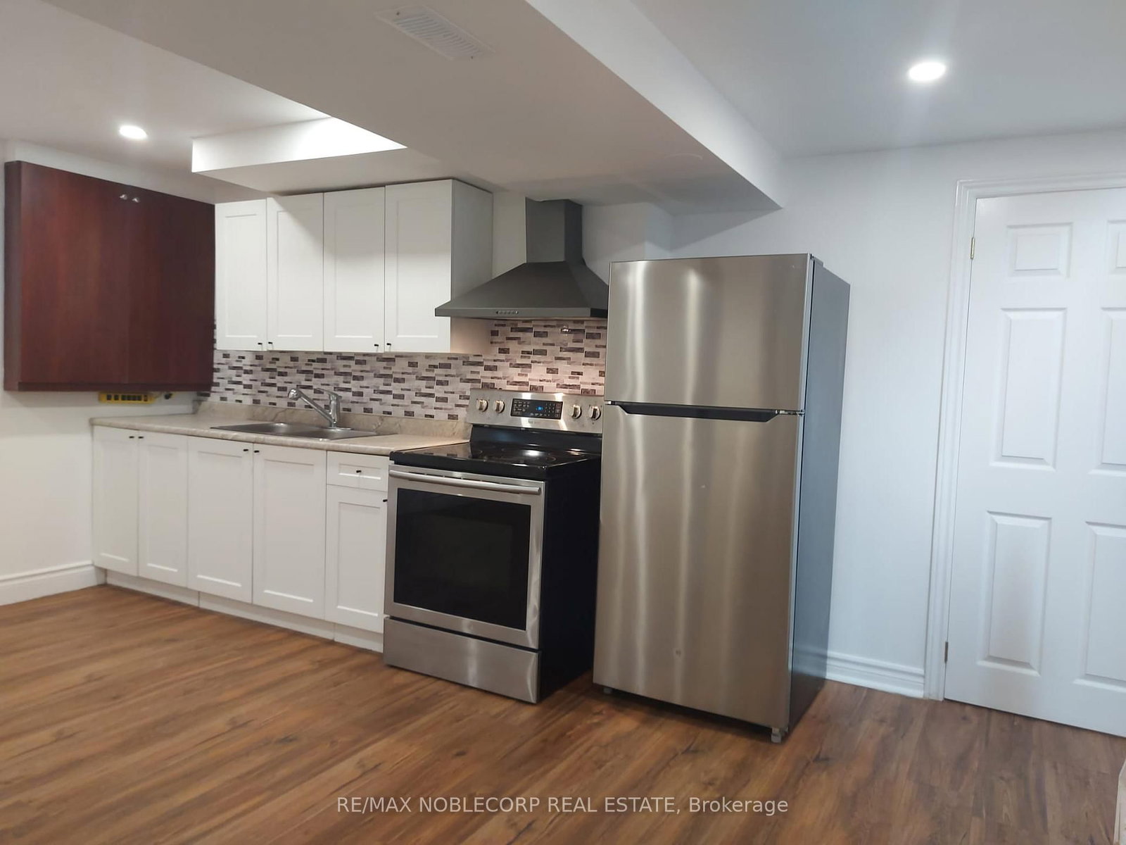 BSMT - 40 Gray Crescent, Richmond Hill 4
