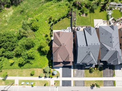 175 William Graham Drive • Aurora, ON photo 3