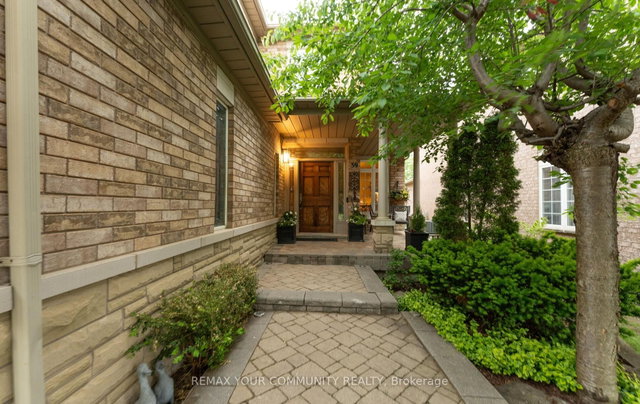 39 Raintree Crescent