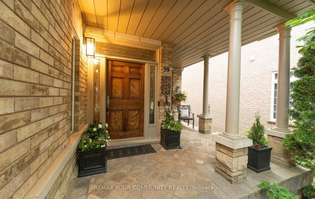 39 Raintree Crescent
