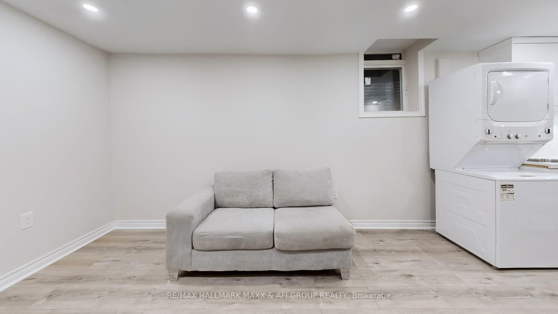 719 Shanahan Boulevard, Unit Basement B