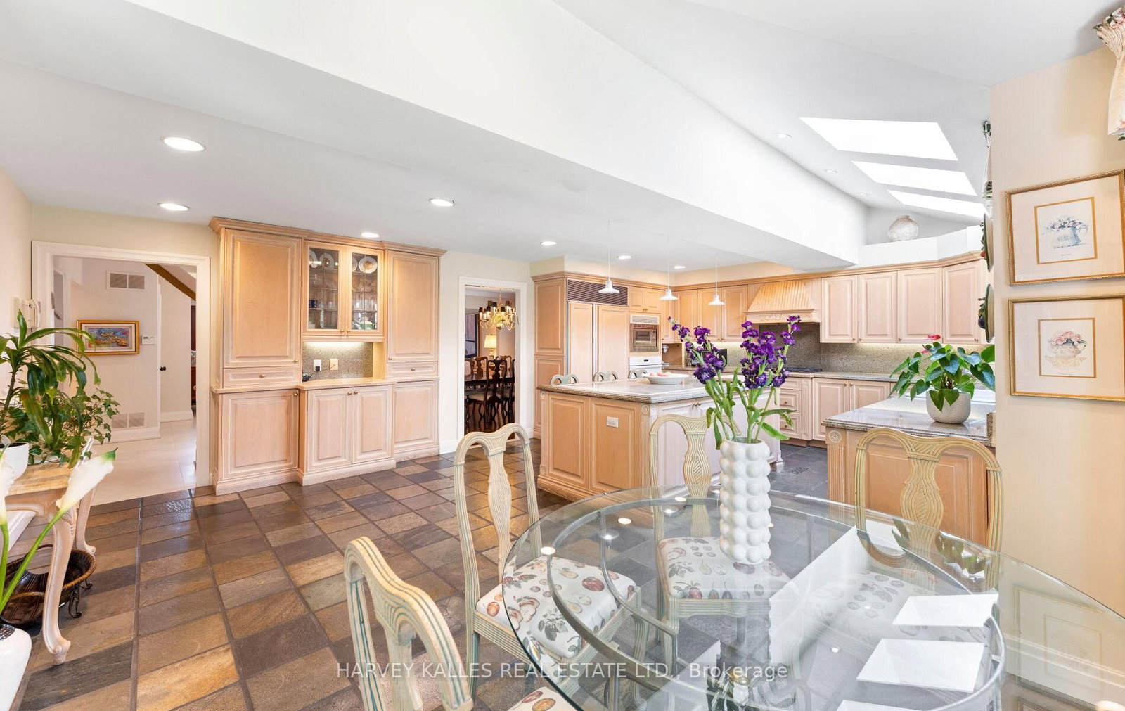 8 Granada Court • Markham, ON photo 11
