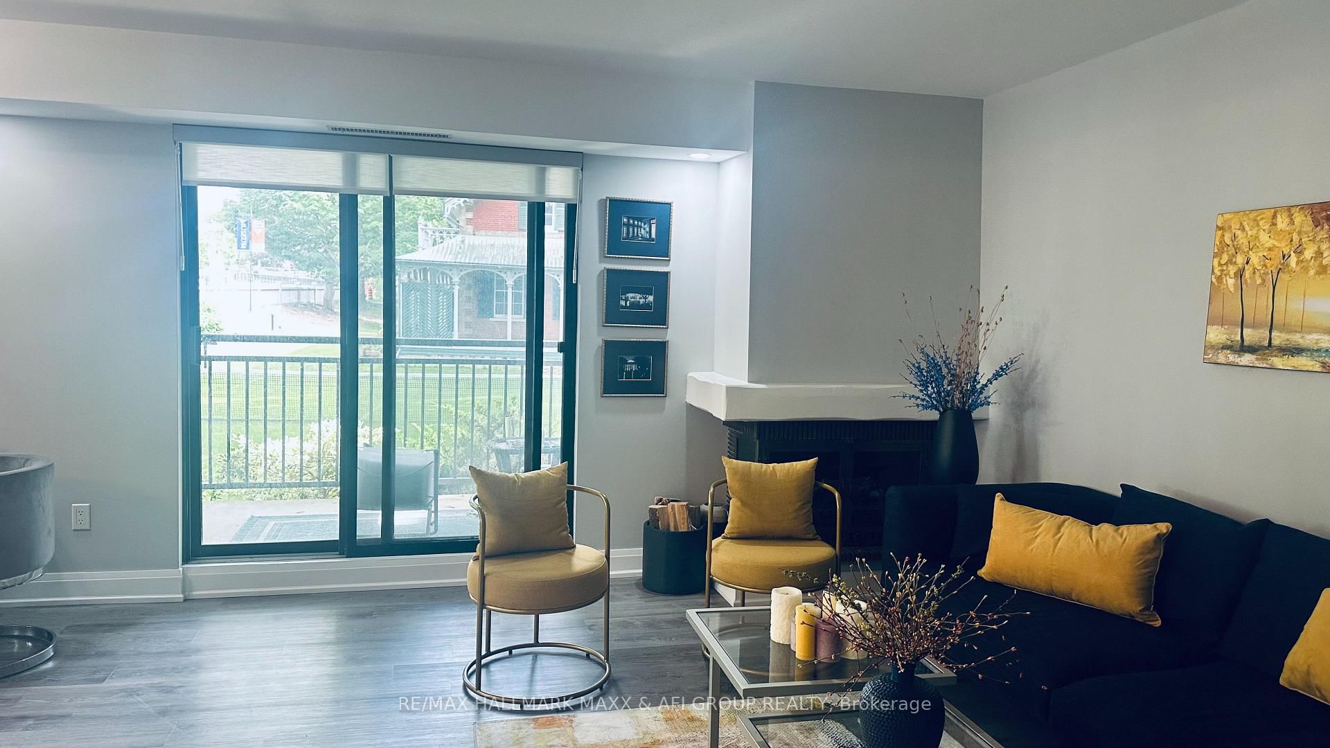 15390 Yonge Street, Unit 201