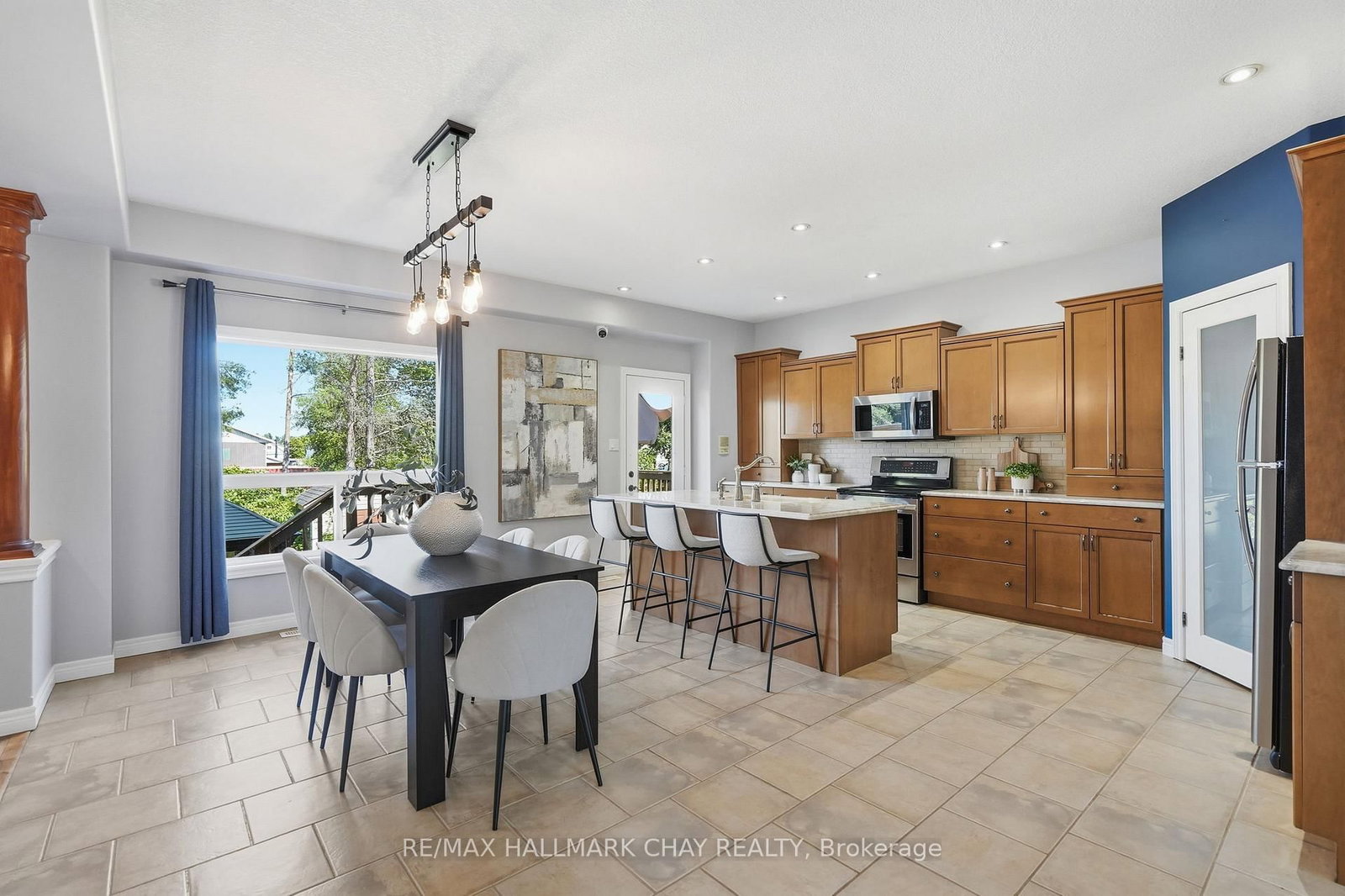 17 Armeda Clow Crescent • Essa, ON photo 1