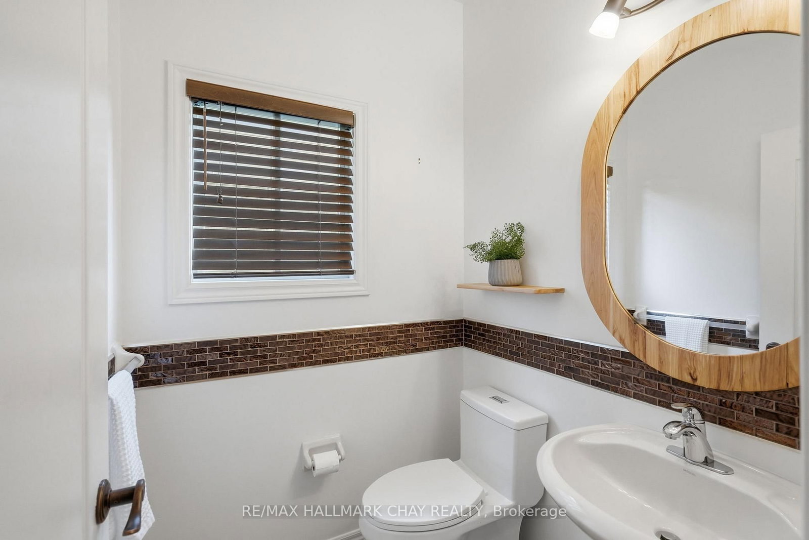 17 Armeda Clow Crescent • Essa, ON photo 5