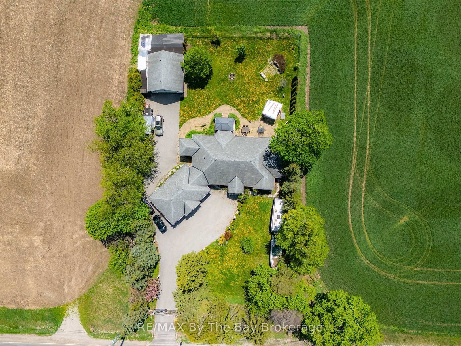 2569 Lockhart Road • Innisfil, ON photo 1