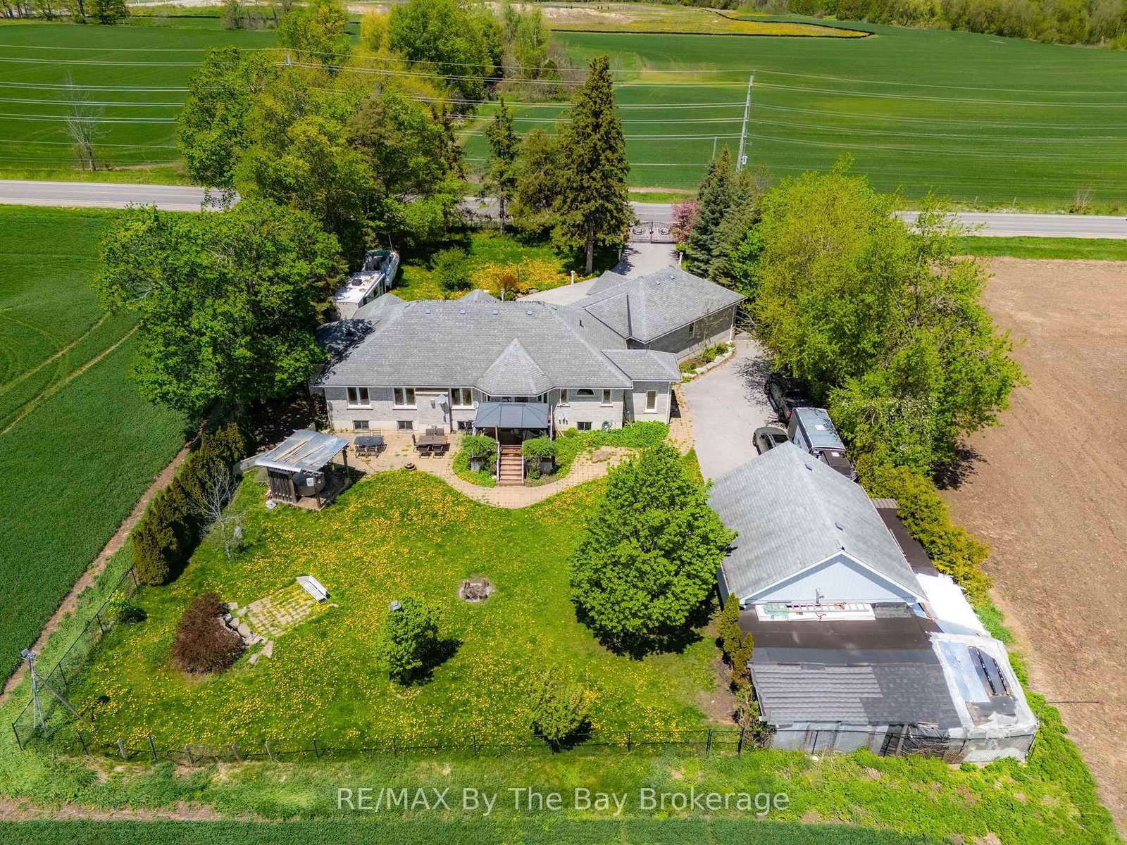 2569 Lockhart Road • Innisfil, ON photo 42