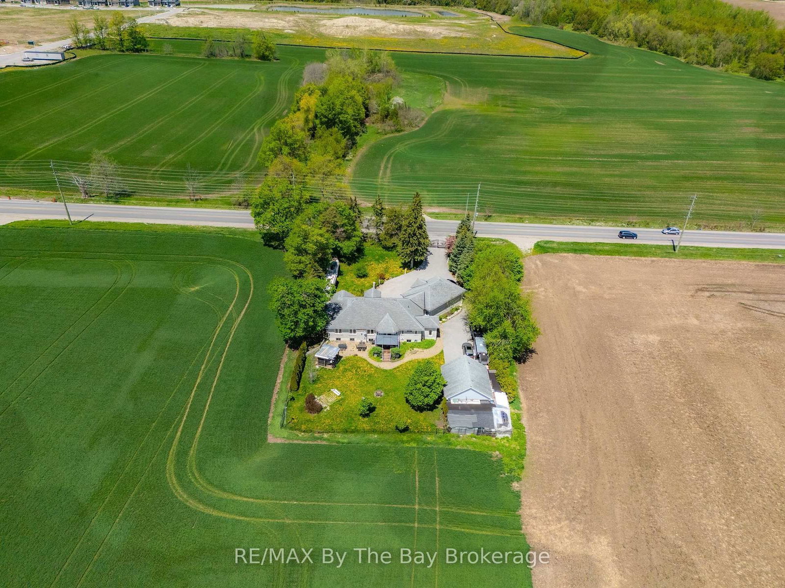 2569 Lockhart Road • Innisfil, ON photo 44