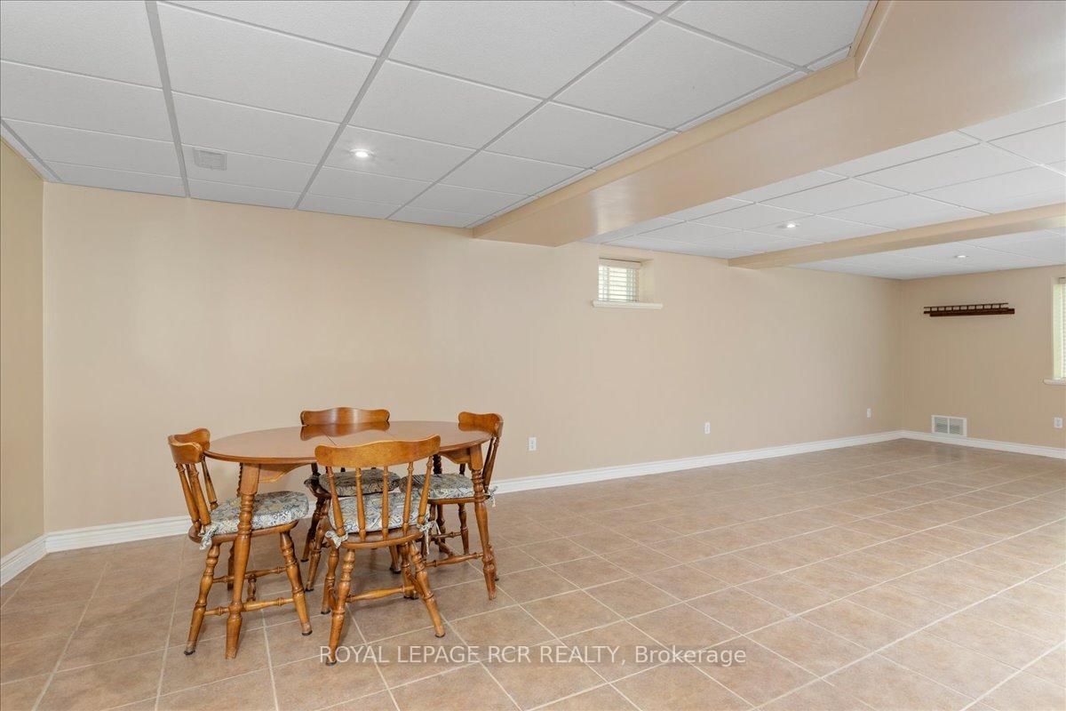 332 King Street • East Gwillimbury, ON photo 20