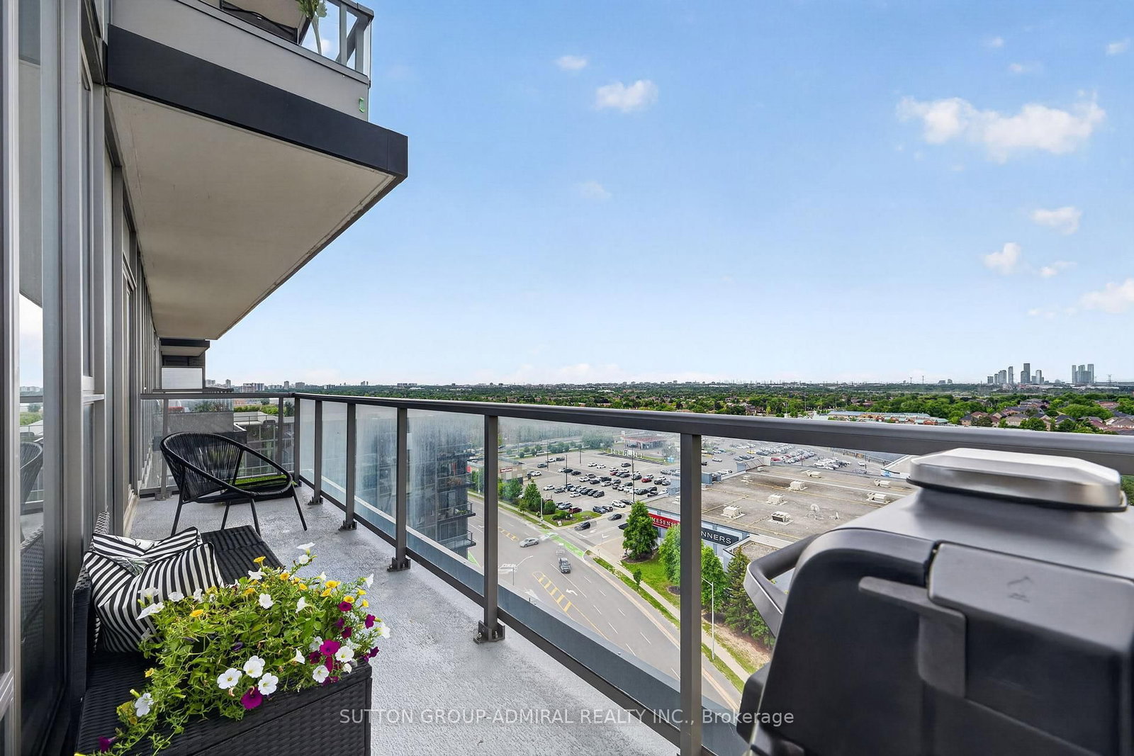 10 Gatineau Drive • #1206W • Vaughan, ON photo 13