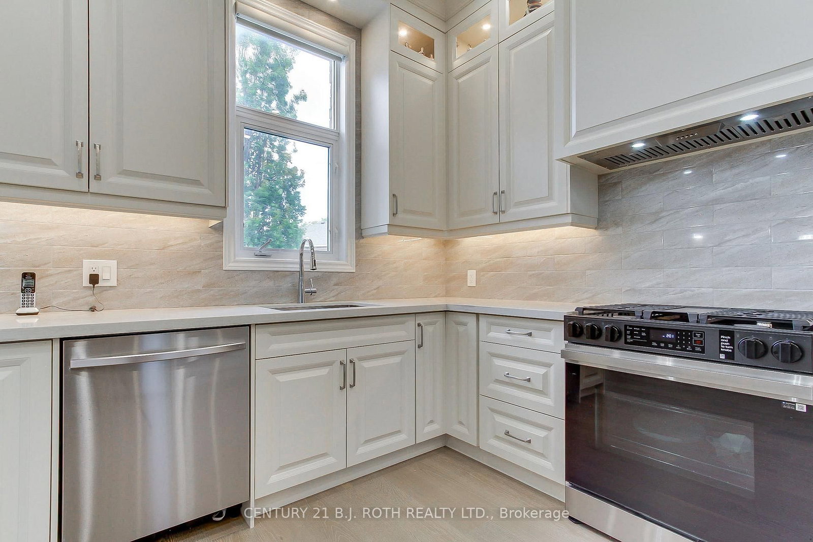 28 Poplar Drive • Richmond Hill, ON photo 11