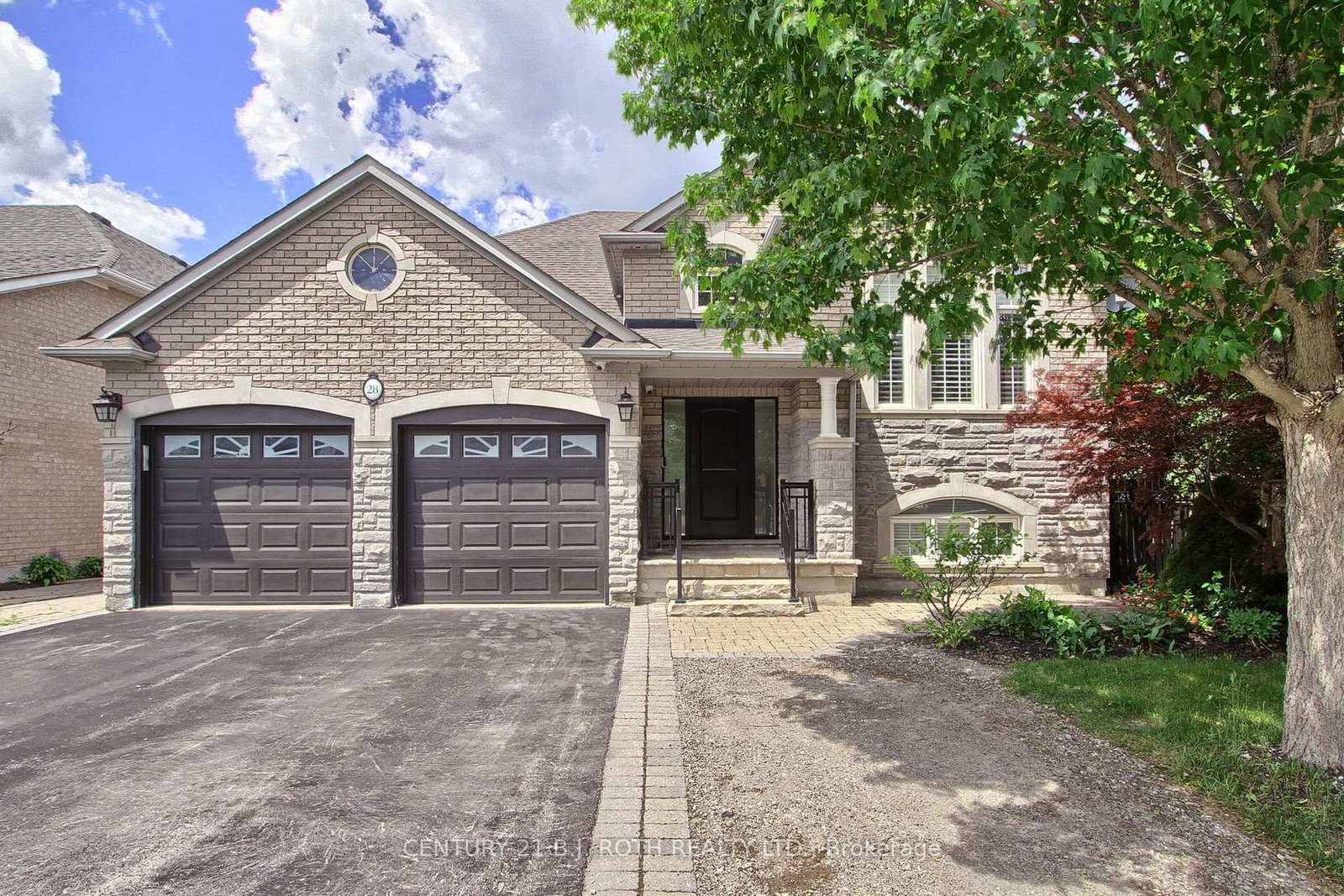 28 Poplar Drive • Richmond Hill, ON photo 2