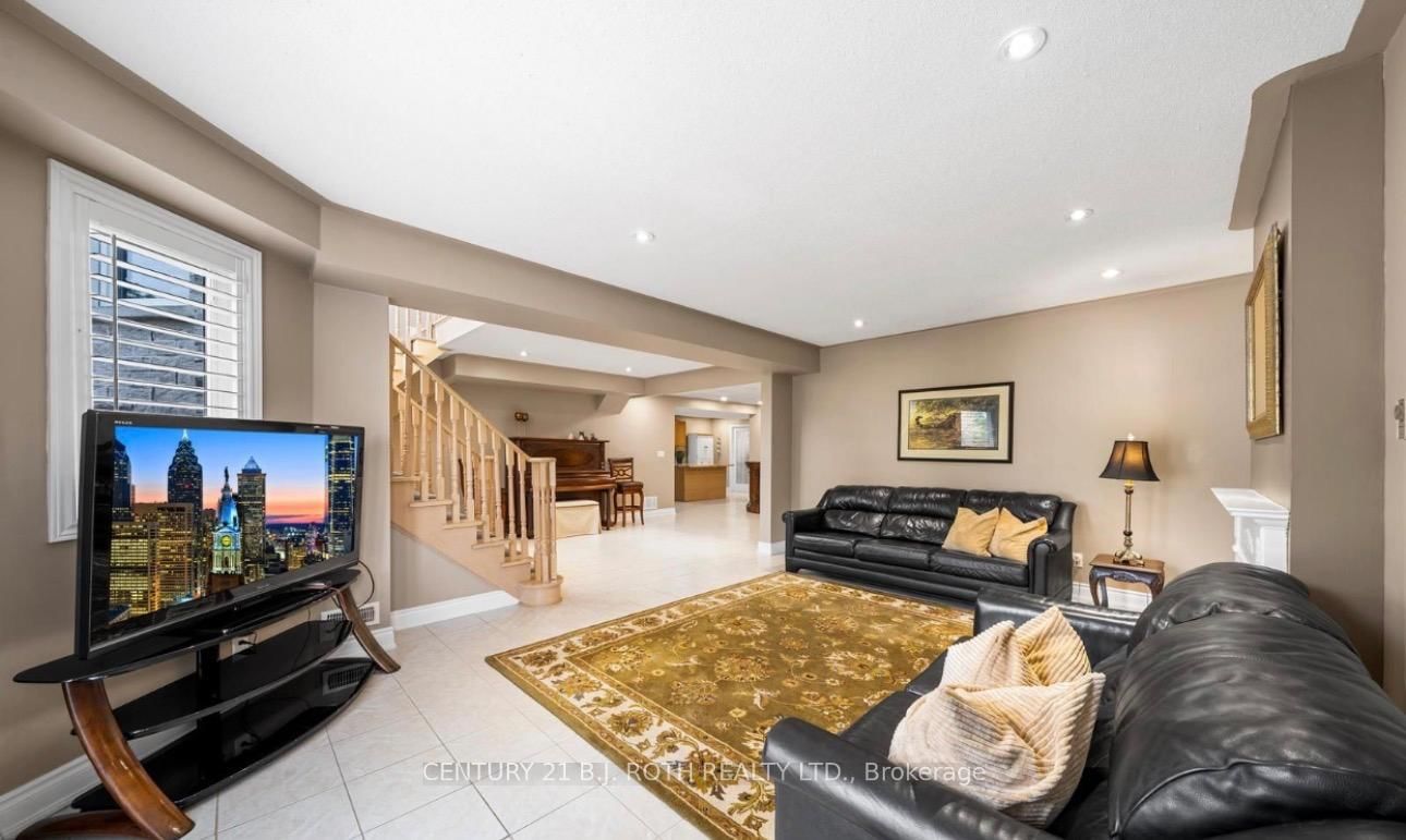 28 Poplar Drive • Richmond Hill, ON photo 21
