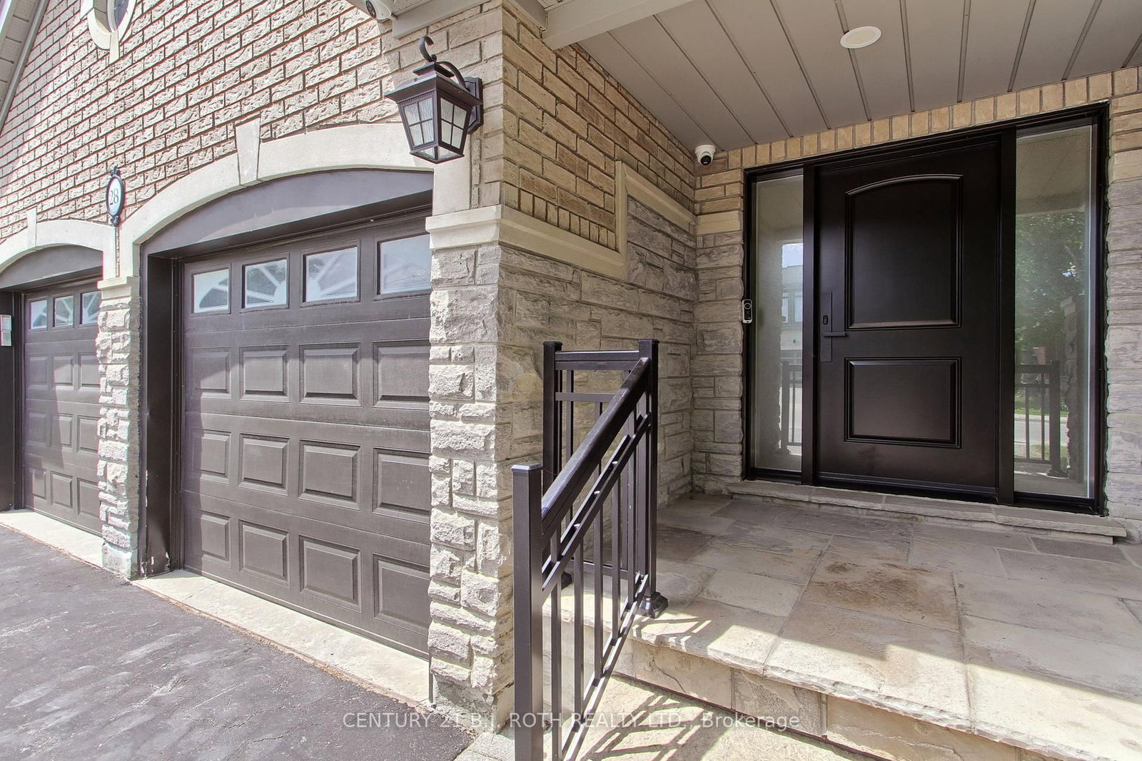 28 Poplar Drive • Richmond Hill, ON photo 3