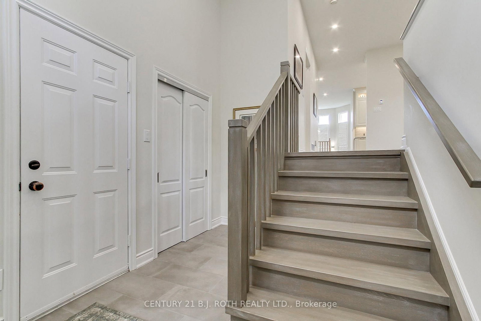 28 Poplar Drive • Richmond Hill, ON photo 4