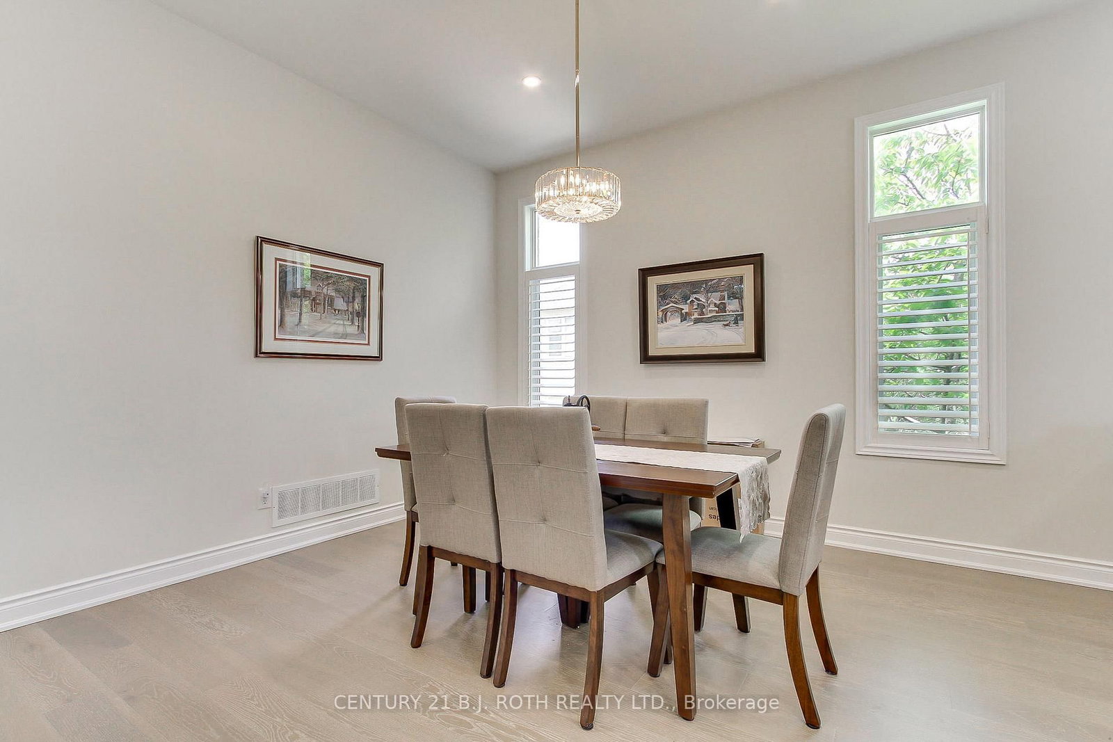28 Poplar Drive • Richmond Hill, ON photo 8