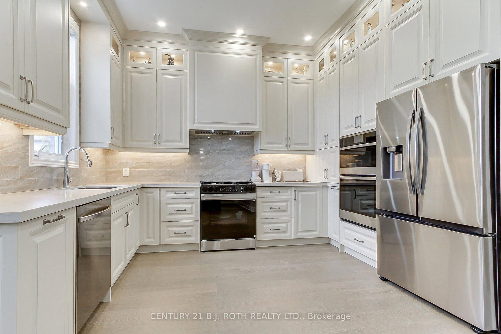 28 Poplar Drive • Richmond Hill, ON photo 9