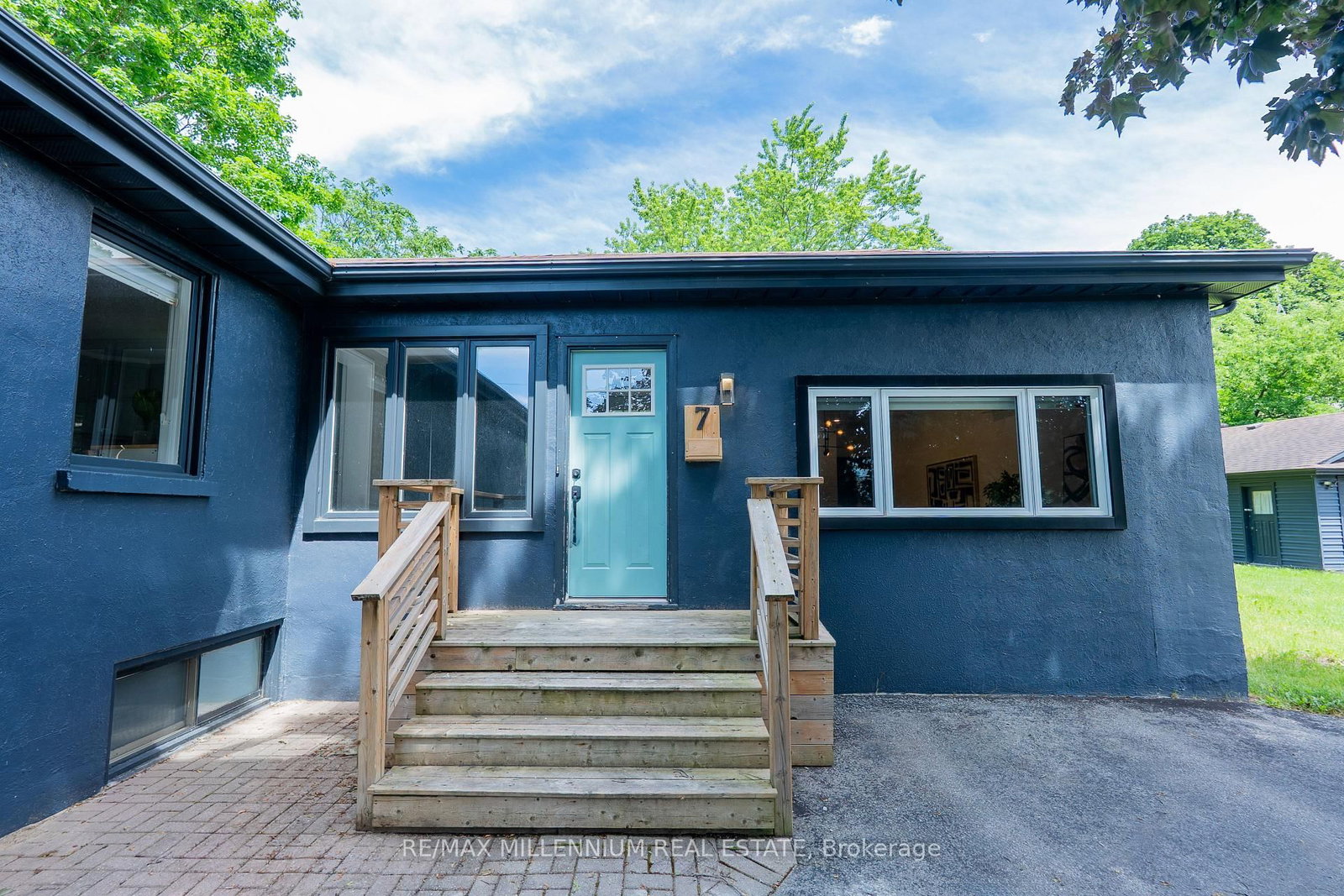 Detached House for sale at 7 Victory Drive, East Gwillimbury, Ontario, L0G 1M0 - Mt Albert - MLS: N13463388