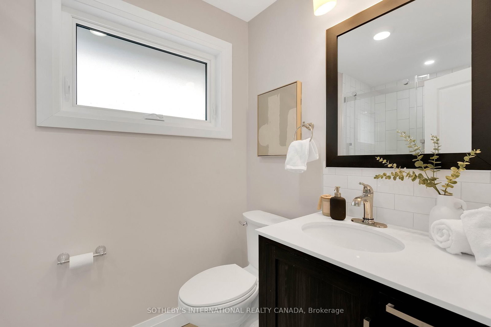 15 Wenderly Drive • Aurora, ON photo 10
