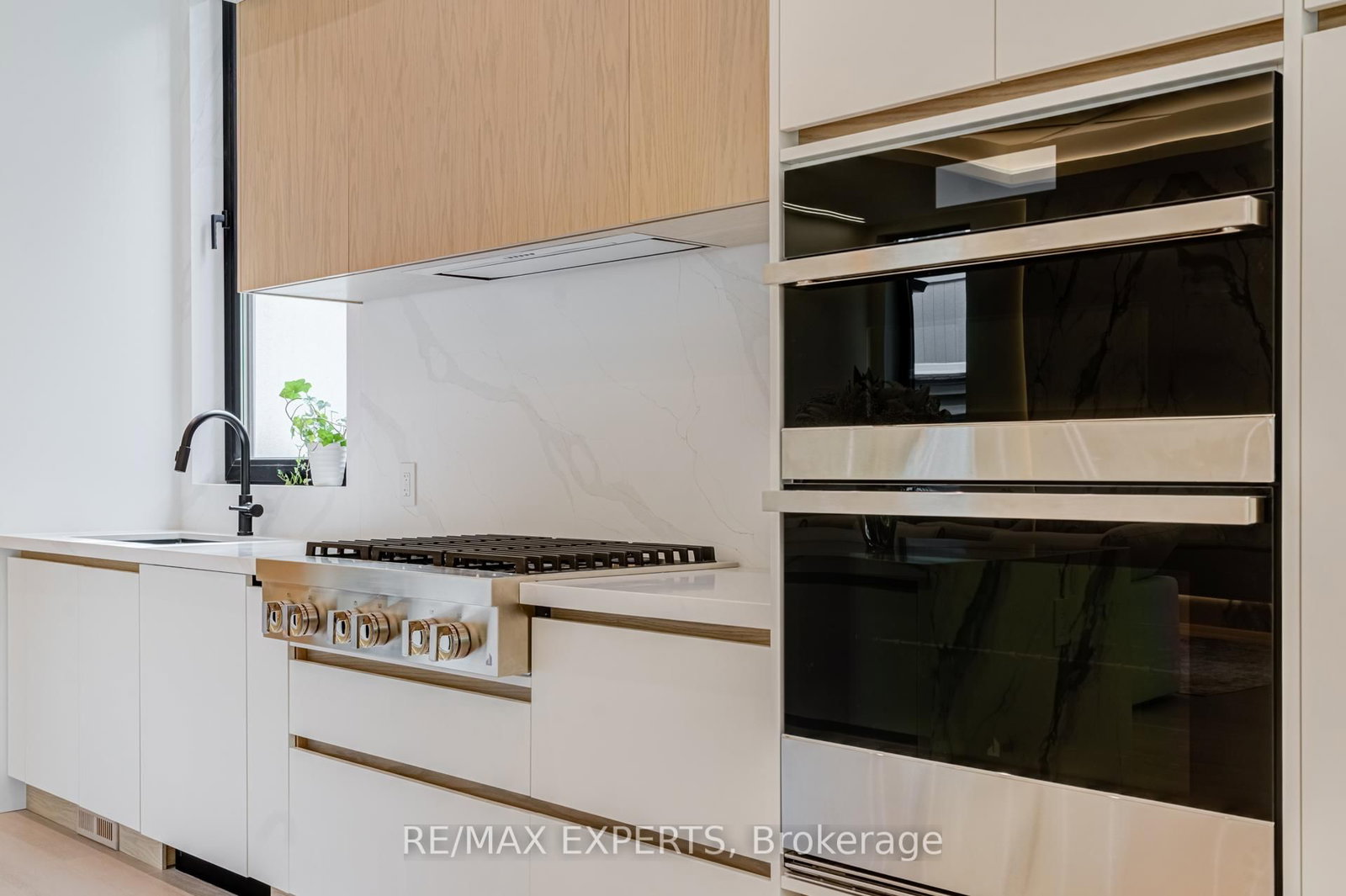 84 Mosley Street • Aurora, ON photo 17