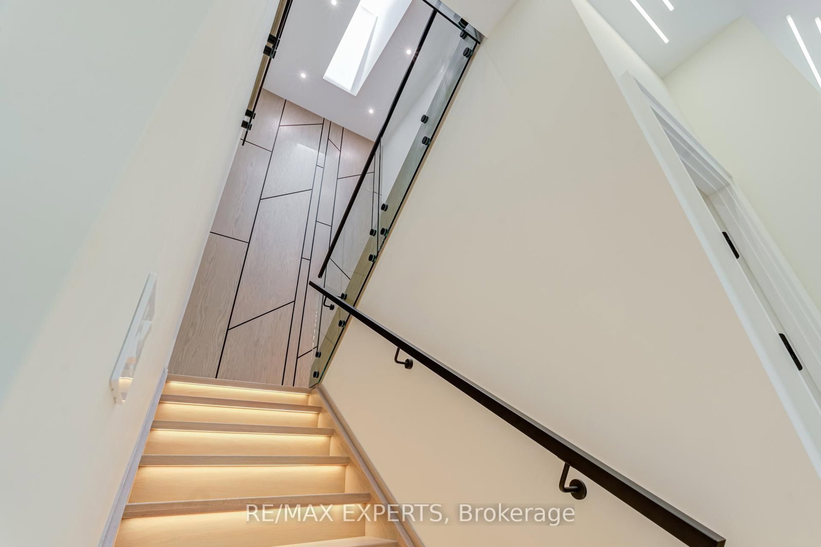 84 Mosley Street • Aurora, ON photo 19