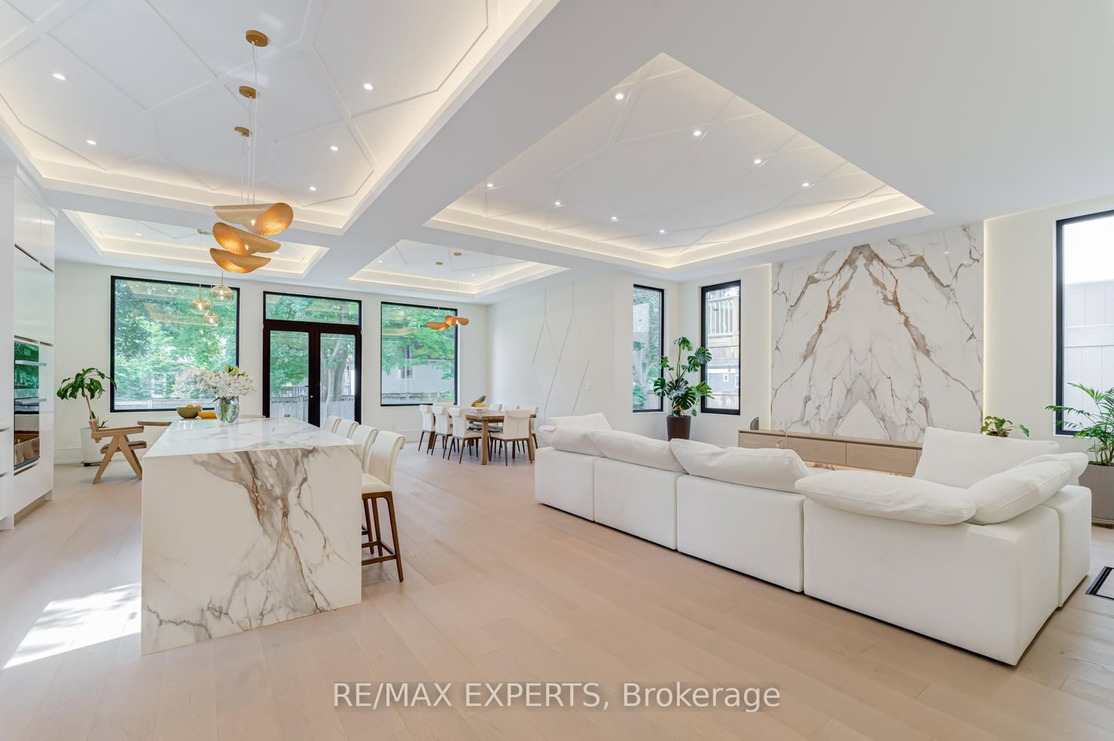 84 Mosley Street • Aurora, ON photo 7