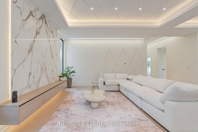 84 Mosley Street • Aurora, ON photo 9