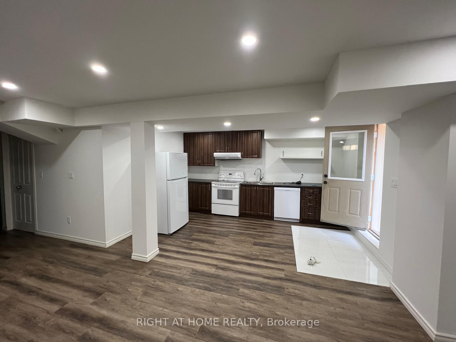 131 KILLINGTON Avenue • Vaughan, ON photo 34