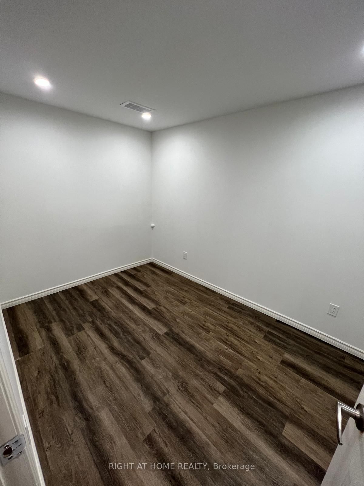 131 KILLINGTON Avenue • Vaughan, ON photo 40