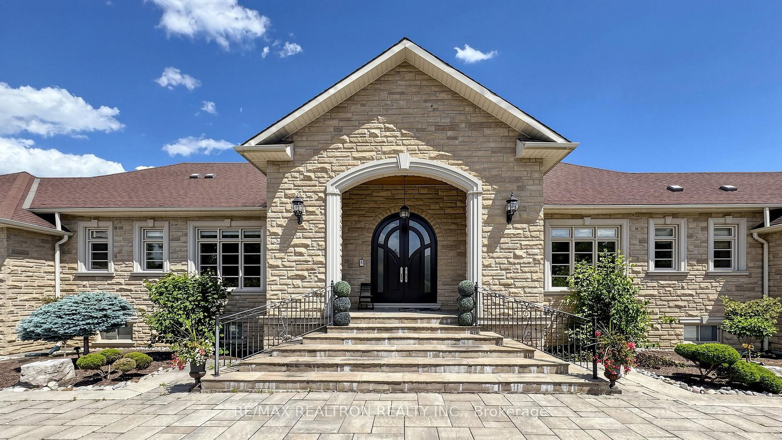 45 Greenan Road • Whitchurch-Stouffville, ON photo 3