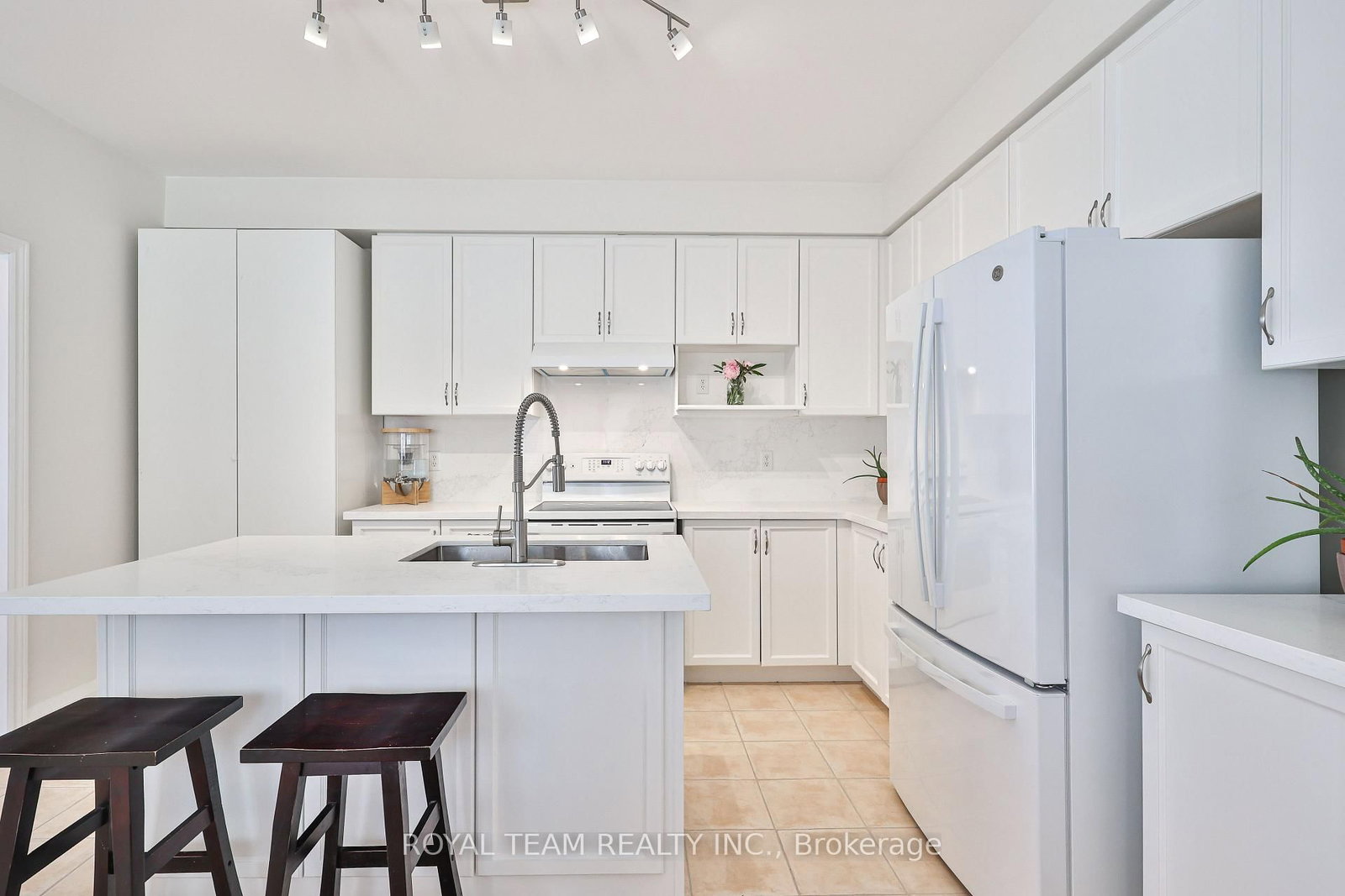12 Spring Arbour Road • Vaughan, ON photo 6