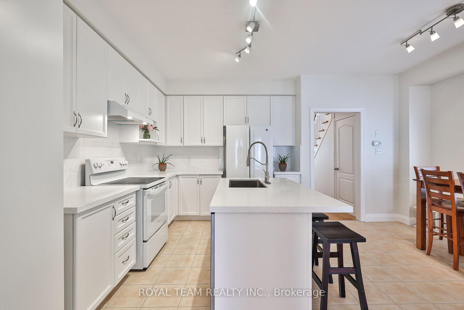12 Spring Arbour Road • Vaughan, ON photo 8