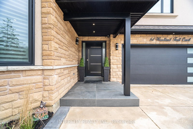 61 Woodland Trail Court