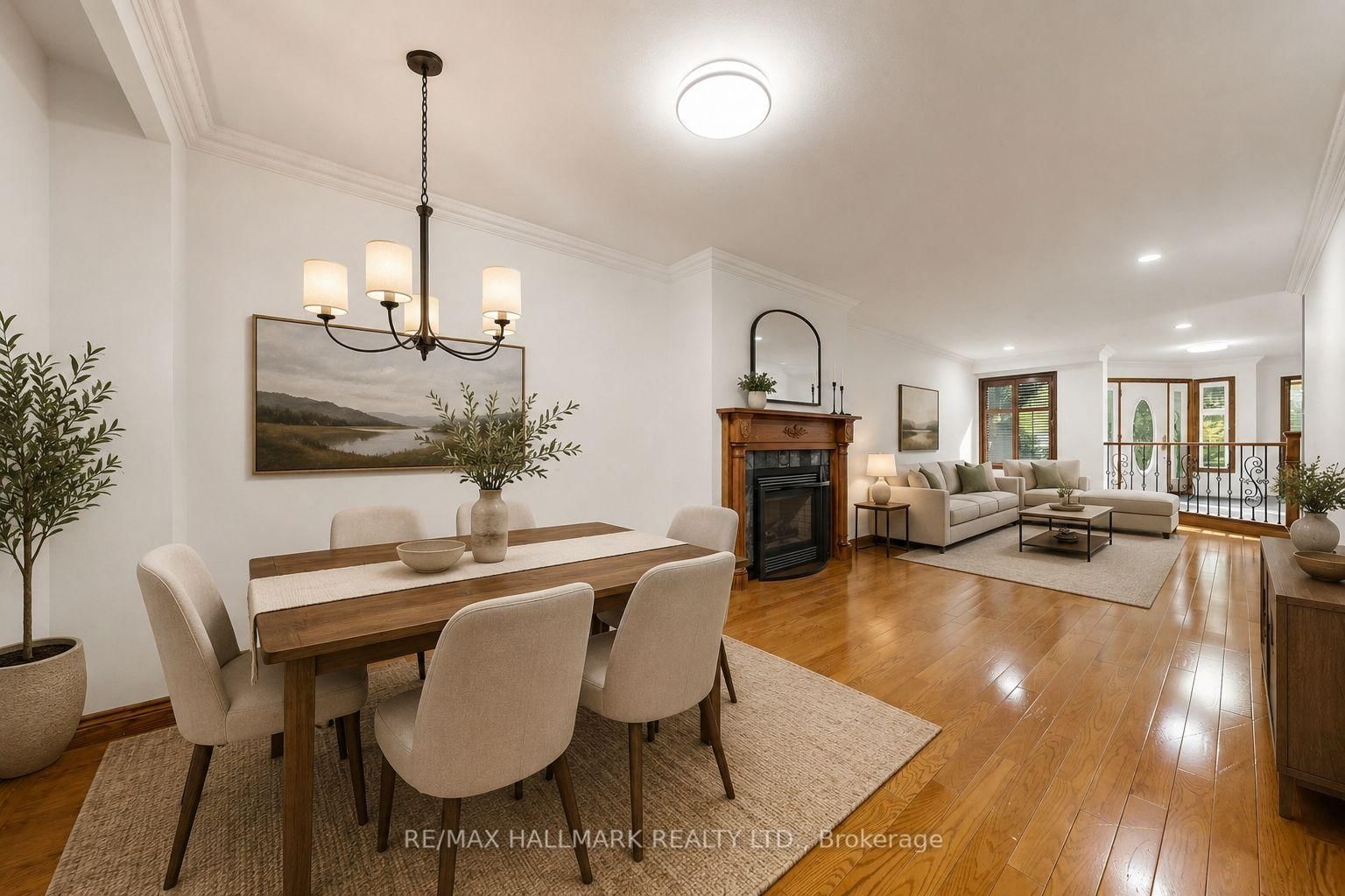 145 Old Surrey Lane • Richmond Hill, ON photo 5