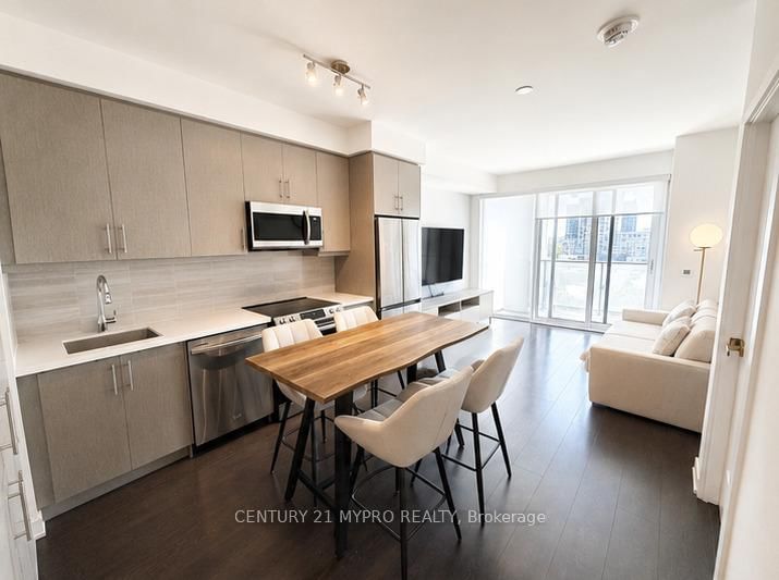 home for lease on 611-95 Oneida Crescent