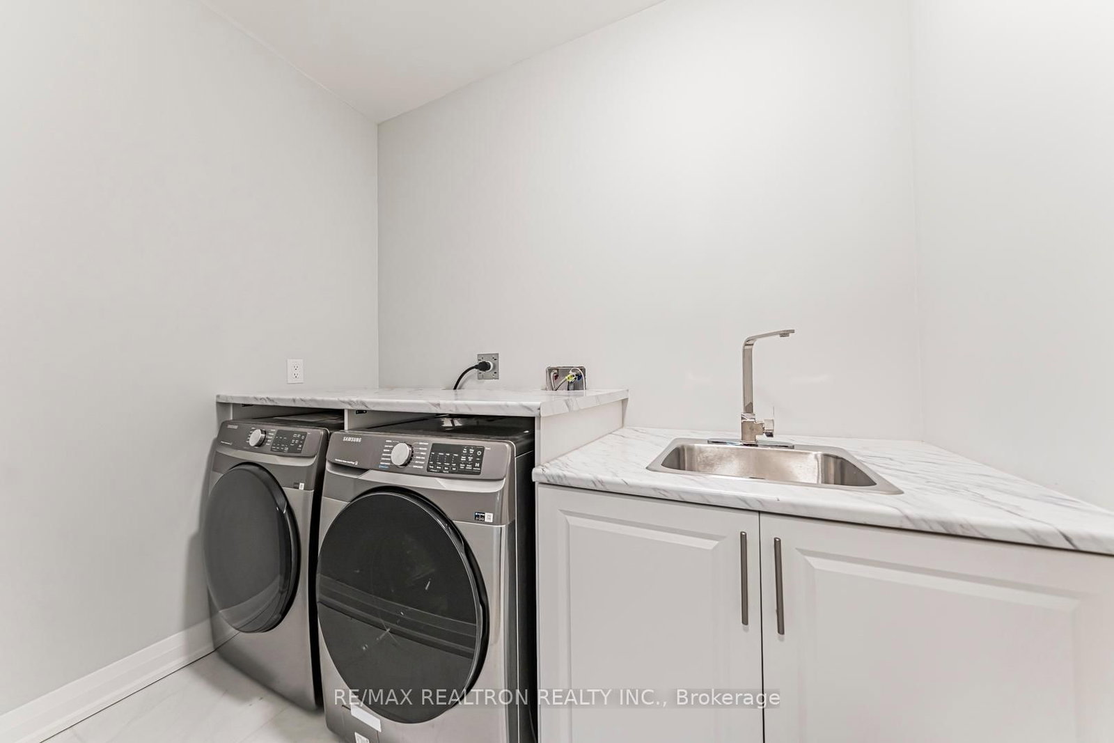 260 Eagle Street • #18 • Newmarket, ON photo 32