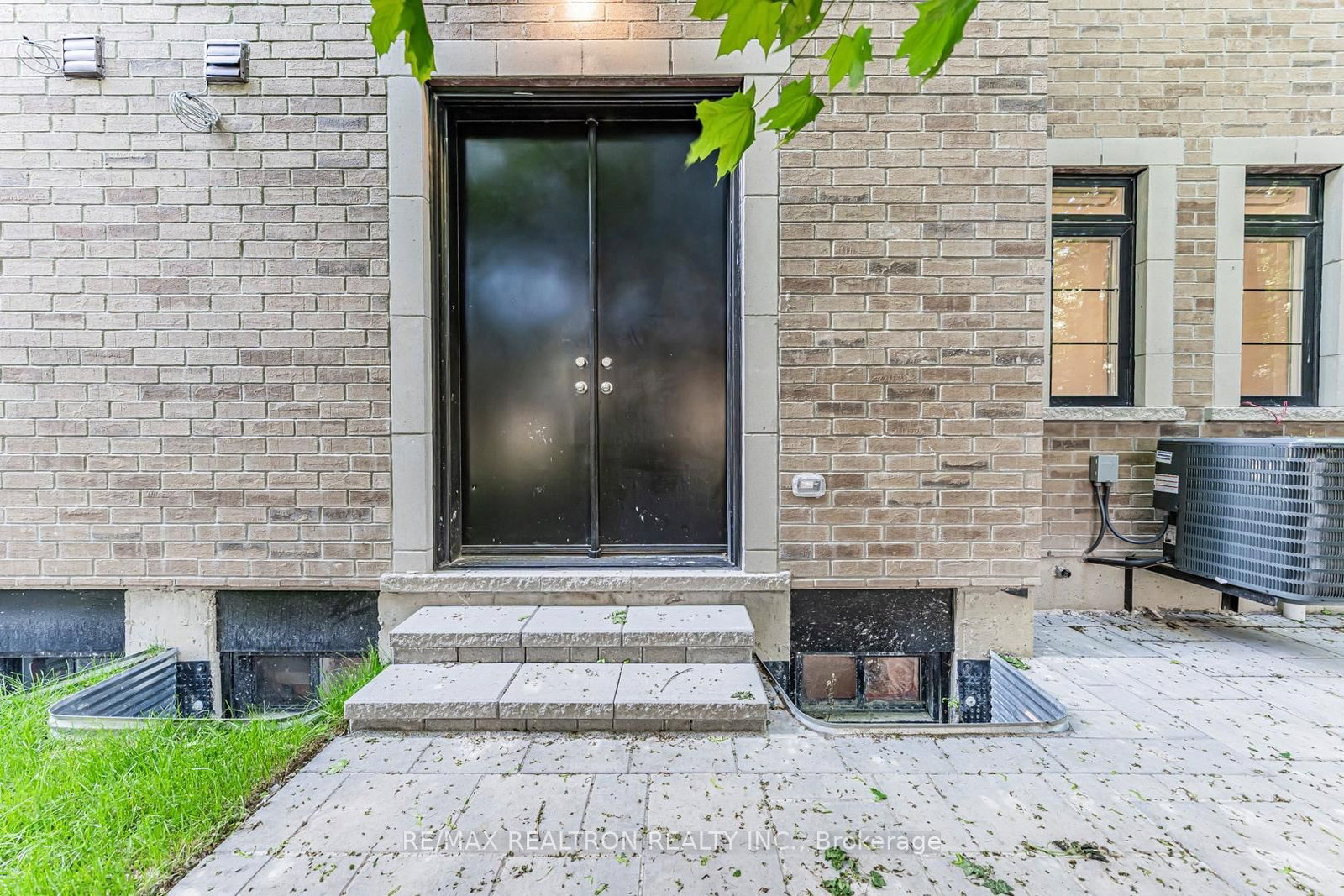 260 Eagle Street • #18 • Newmarket, ON photo 48