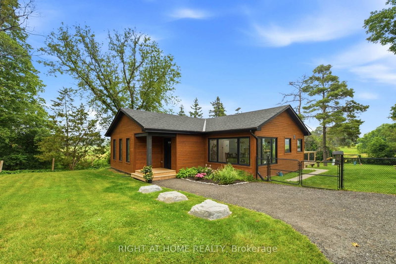 home for sale on 17083 Warden Avenue