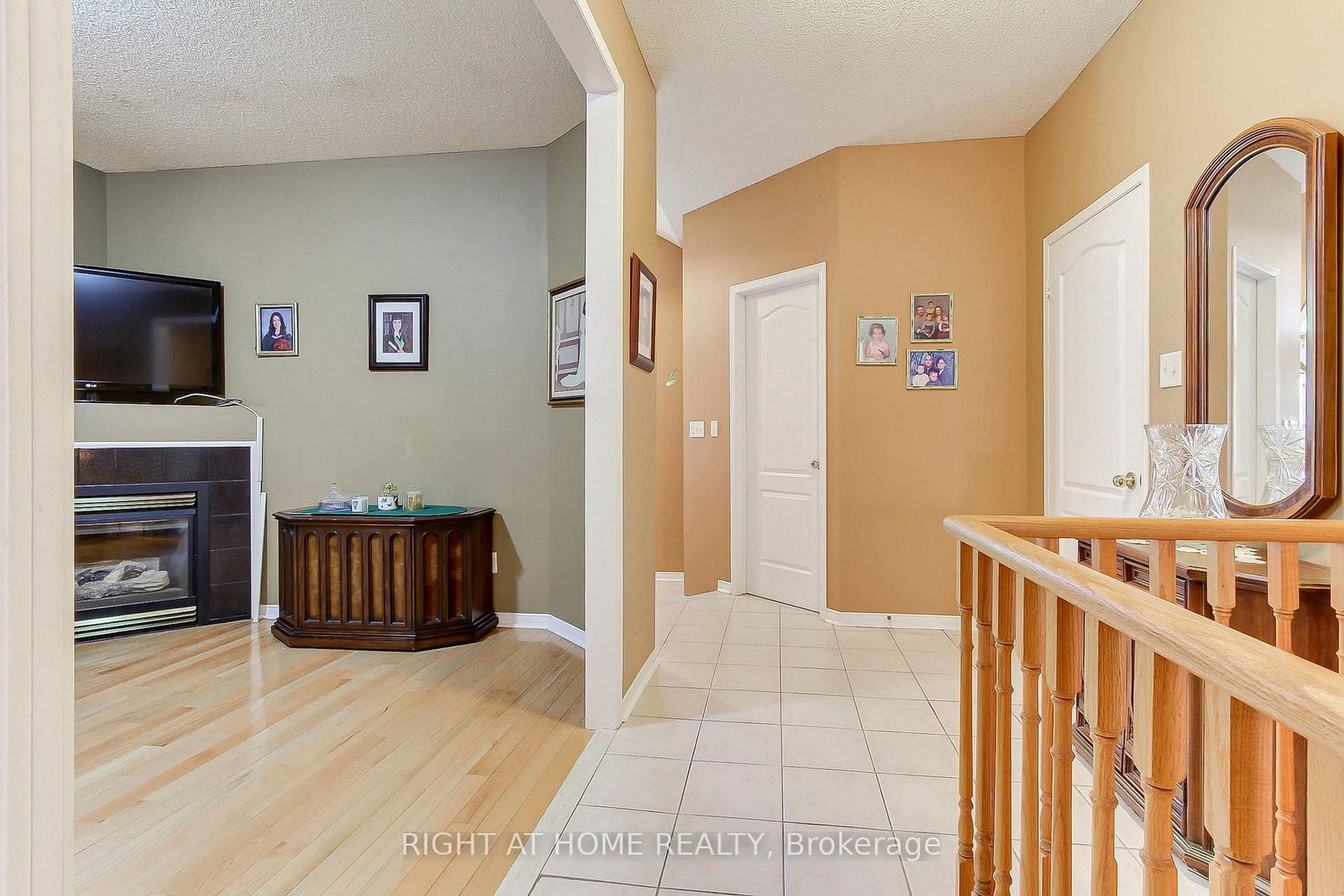 101 Old Colony Road • Richmond Hill, ON photo 4