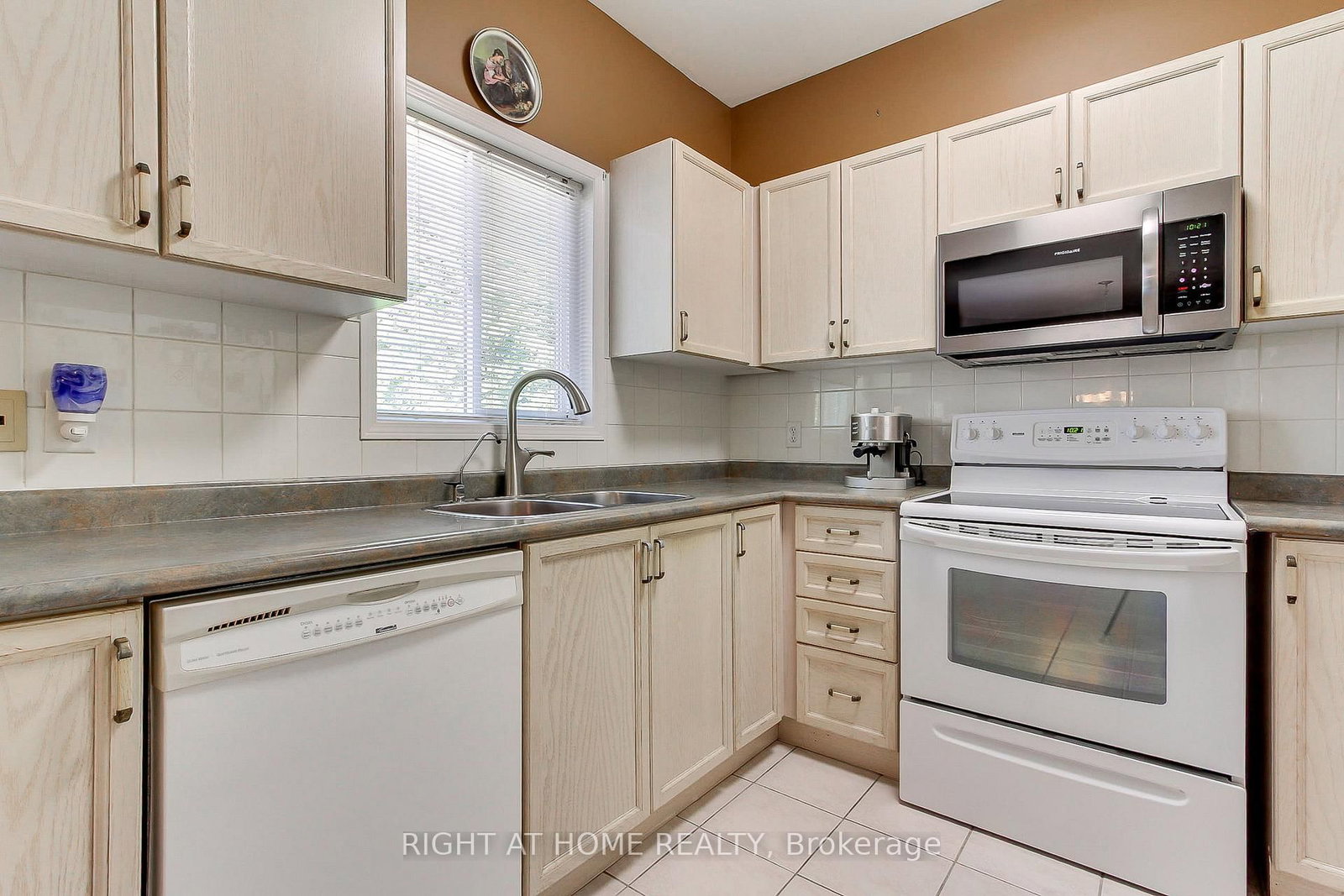 101 Old Colony Road • Richmond Hill, ON photo 9