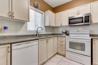 101 Old Colony Road • Richmond Hill, ON photo 9