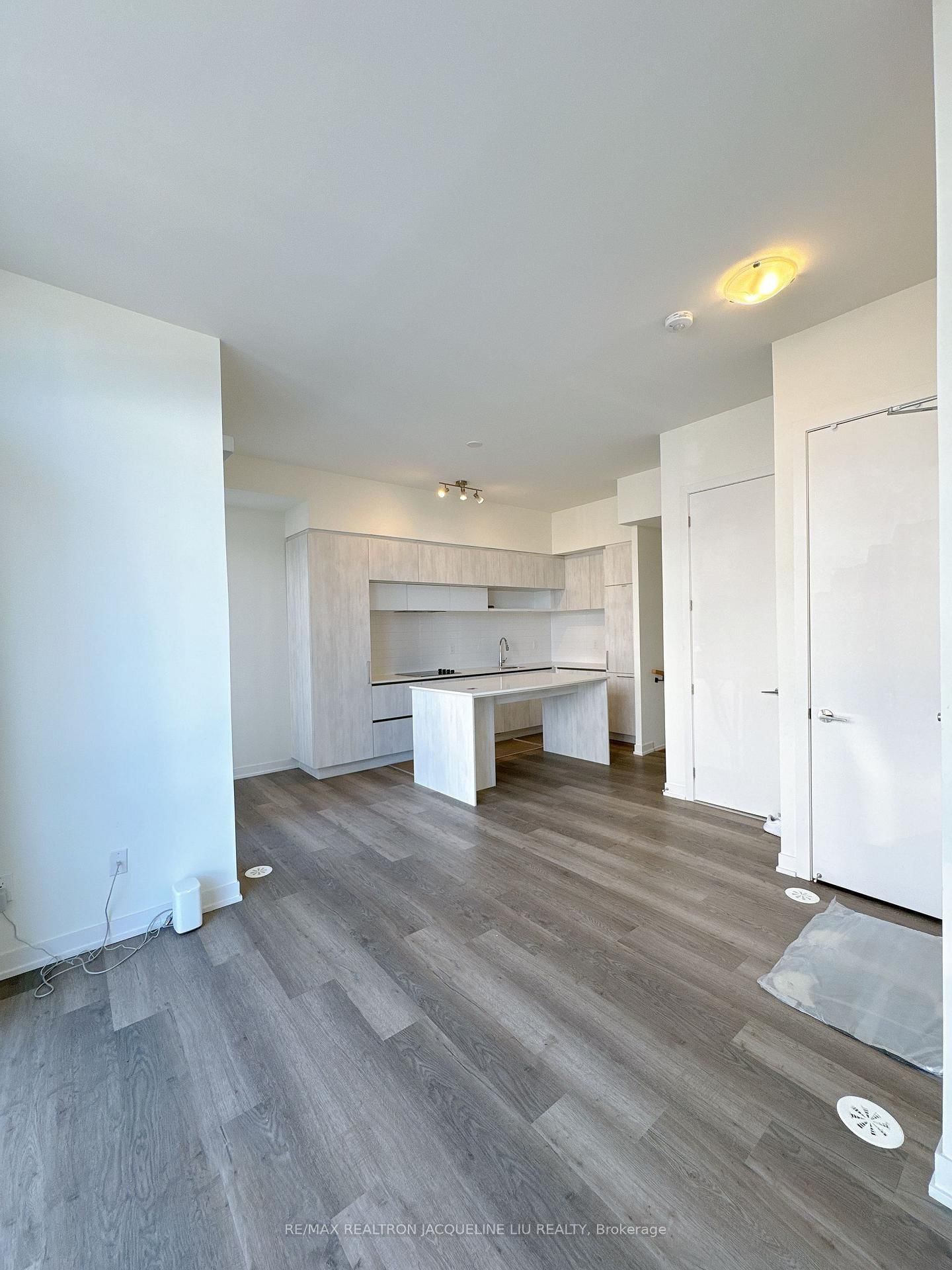 305 - 6 Steckley House Lane, Richmond Hill 3