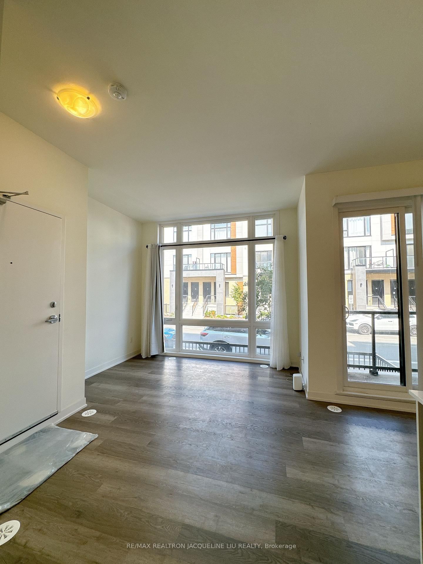 305 - 6 Steckley House Lane, Richmond Hill 5
