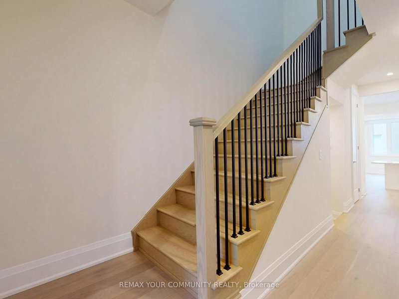 43 Schmeltzer Crescent