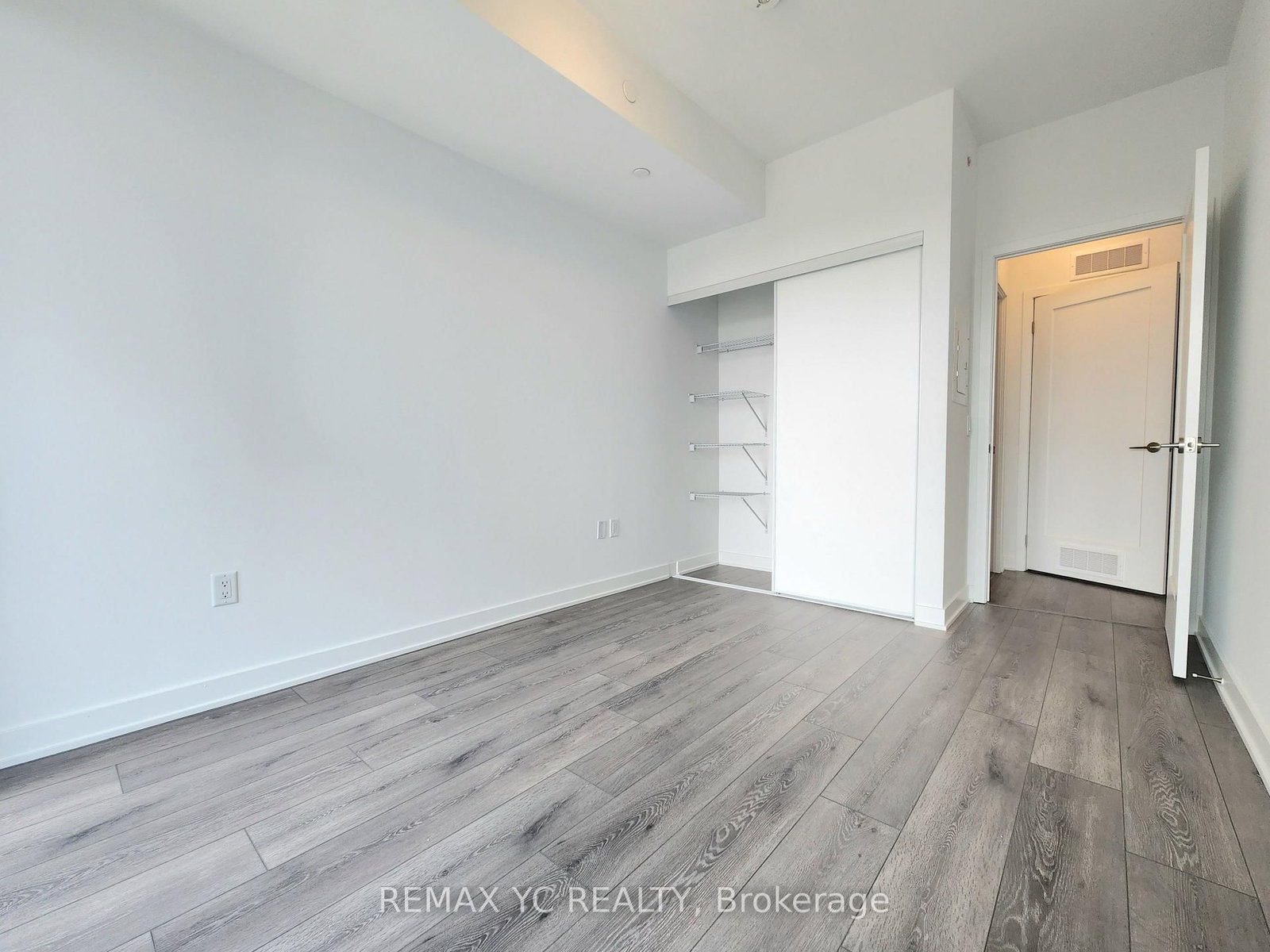 95 Oneida Crescent • #1407 • Richmond Hill, ON photo 11