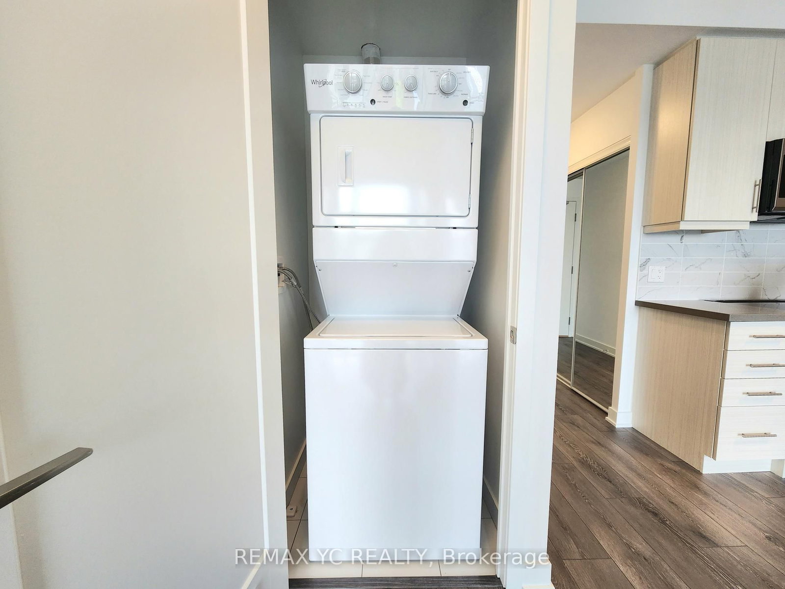 95 Oneida Crescent • #1407 • Richmond Hill, ON photo 14