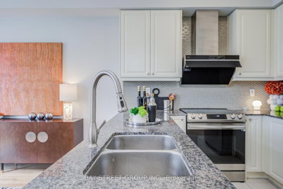 6 Teasel Way • Markham, ON photo 9