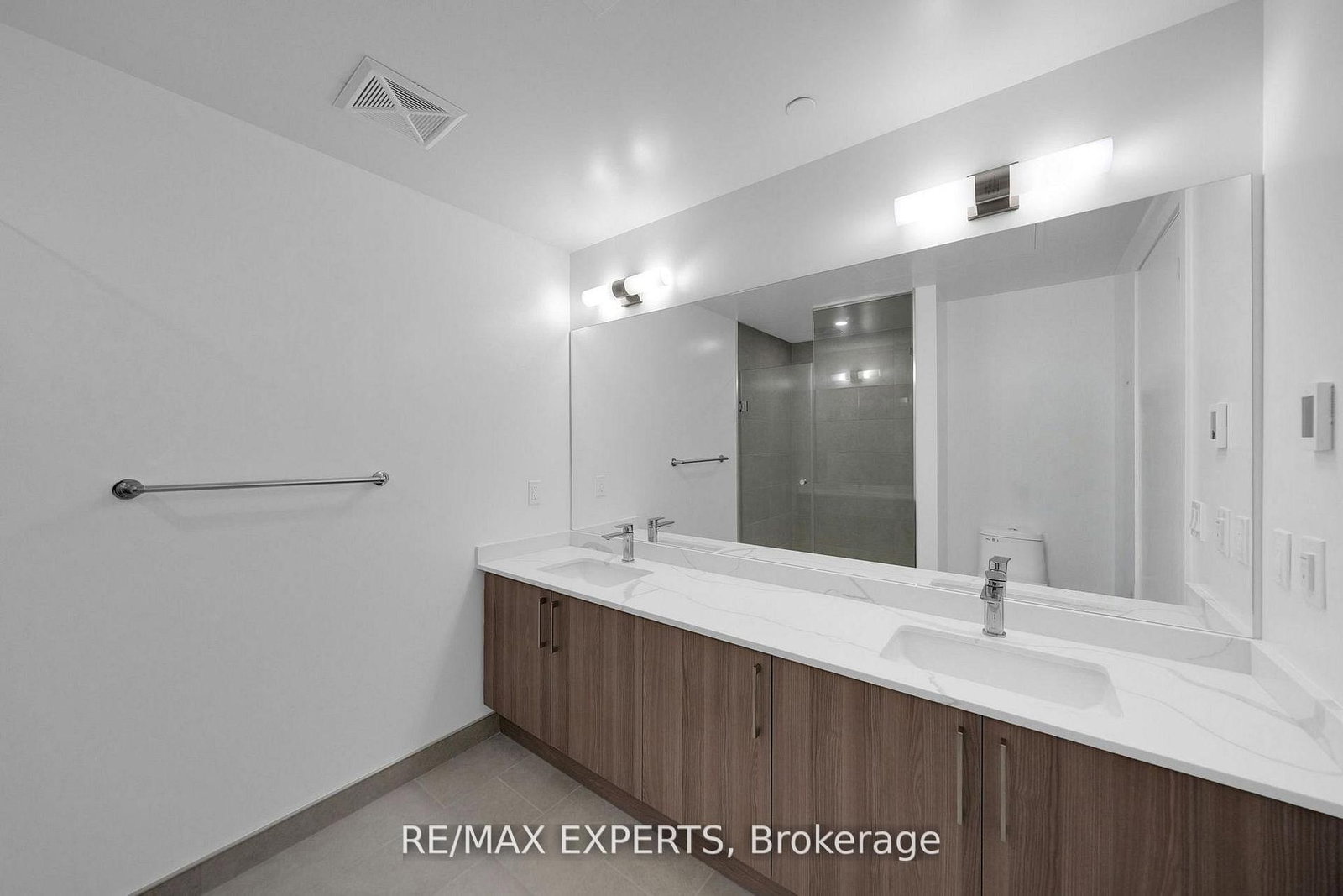 2075 King Road • #203 • King, ON photo 17